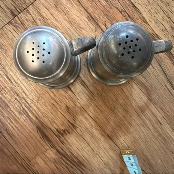 Web Salt & Pepper Shakers 2” H And A Child’s Cup Or Sugar Dish Marked Genuin - Picture 8 of 12